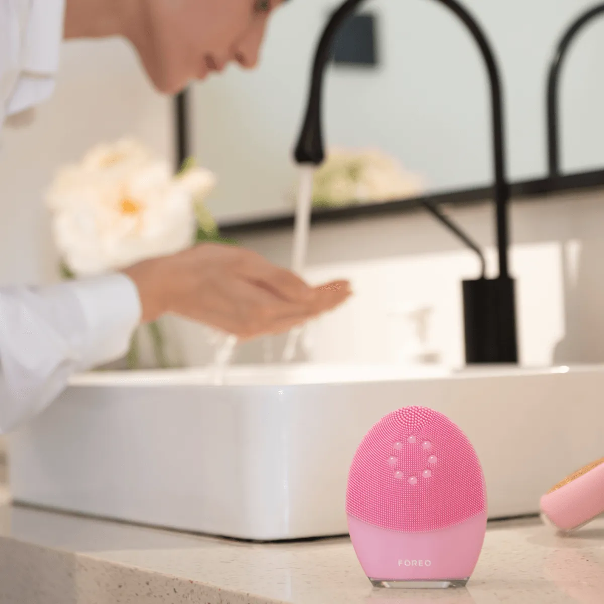 FOREO LUNA 4 Plus Smart Facial Cleansing & Anti-Ageing Device